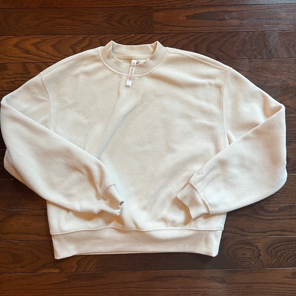 Fabletics Cream Fuzzy Long Sleeve Crew Neck Size XS - Picture 2 of 6